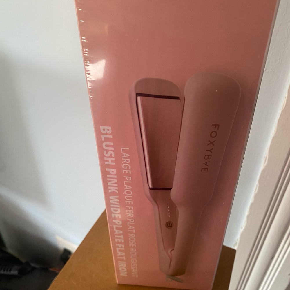 FoxyBae Flat Iron